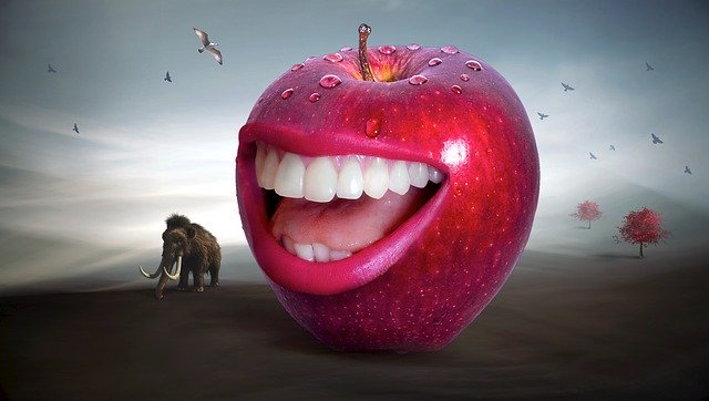 jablko so zubami.jpg